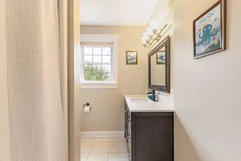Bath - 66 Lindall St, Danvers, MA 01923 photo 2 of 4