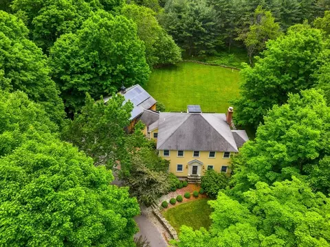 338 Pond St, Dunstable, MA 01827