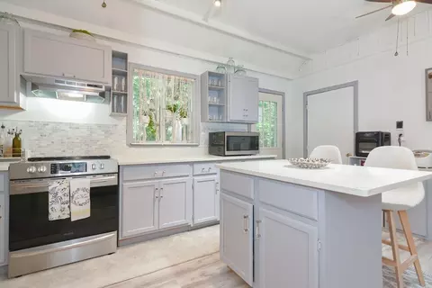 891 Pleasant St, Athol, MA 01331