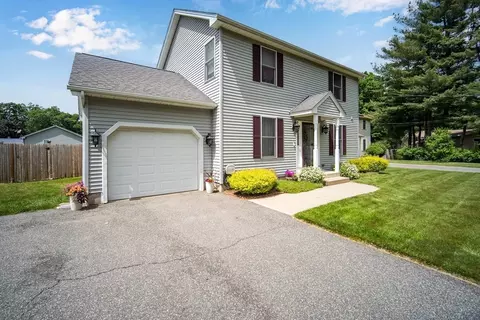 1572 Sumner Ave, Springfield, MA 01118 photo 2