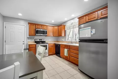 1572 Sumner Ave, Springfield, MA 01118 photo 9