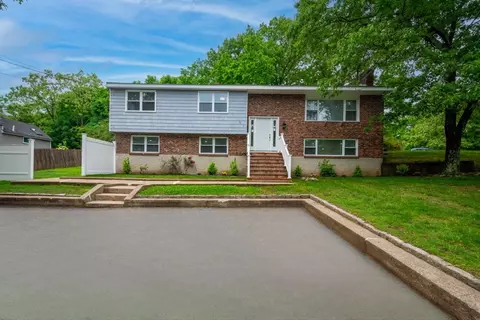 1 Sherwood St, Dedham, MA 02026