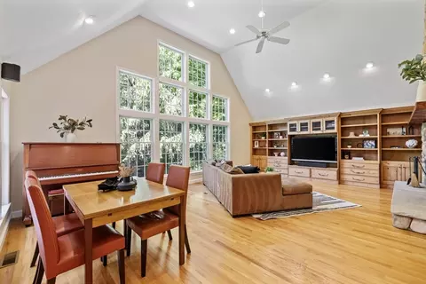 5 Augustus Rd, Lexington, MA 02421