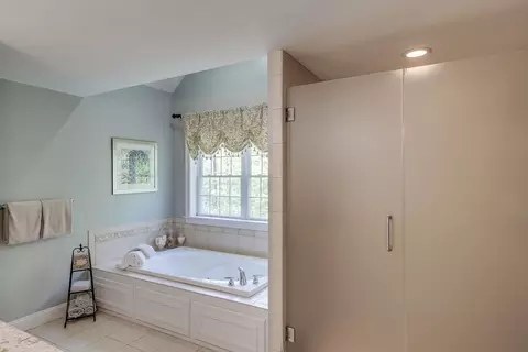 Bath - 16 Cardiff Rd, Windham, NH 03087 photo 2 of 5