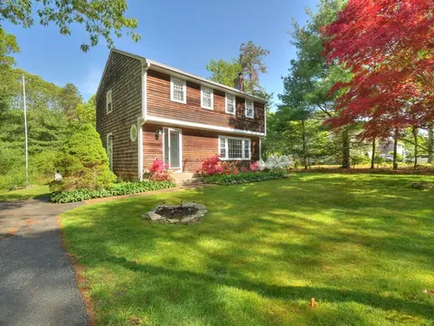 12 Knoll Rd, Plymouth, MA 02360