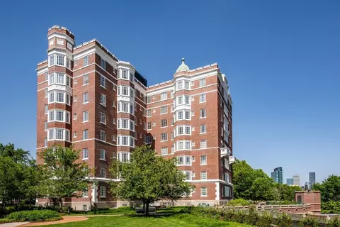 20 Chapel St #C506, Brookline, MA 02446