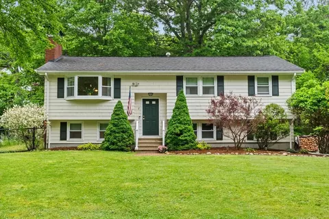 7 Hart St, Burlington, MA 01803