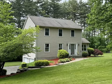 83 Nipmuck St, Palmer, MA 01069