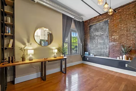 304 Essex St #3, Salem, MA 01970
