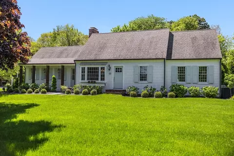 19 Stonefield Dr, Sandwich, MA 02537