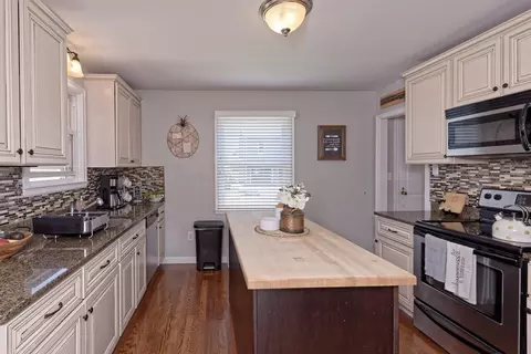 17 1st Ave, Northbridge, MA 01534 photo 6