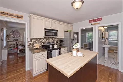 17 1st Ave, Northbridge, MA 01534 photo 8