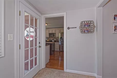 17 1st Ave, Northbridge, MA 01534 photo 9