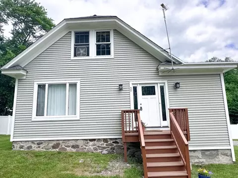 35 Parham Rd, Tyngsborough, MA 01879
