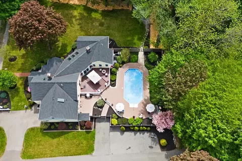 324 Main St, Lynnfield, MA 01940