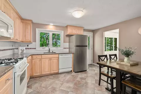 7 Spring Ln, Framingham, MA 01701 photo 11