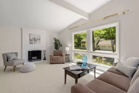7 Spring Ln, Framingham, MA 01701 photo 3