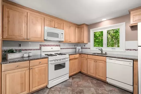 7 Spring Ln, Framingham, MA 01701 photo 10
