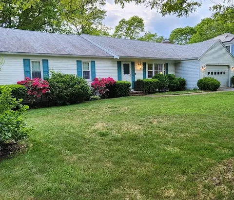 117 Prince Hinckley Rd, Barnstable, MA 02632