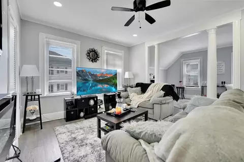 534 William St, Fall River, MA 02721 photo 2