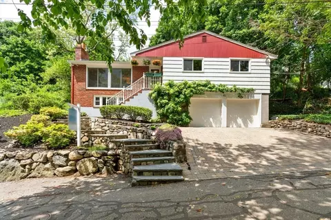 40 Vine St, Lexington, MA 02420