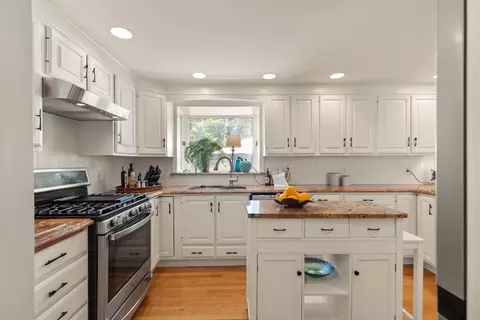 Kitchen - 17 Collins Ave, Reading, MA 01867 photo 4 of 4