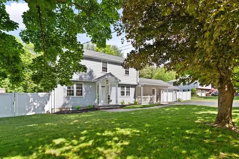 Exterior - 17 Collins Ave, Reading, MA 01867 photo 2 of 8