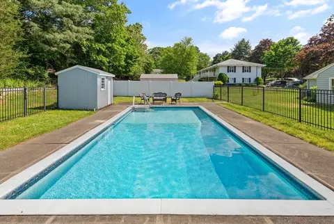 Exterior - 17 Collins Ave, Reading, MA 01867 photo 7 of 8