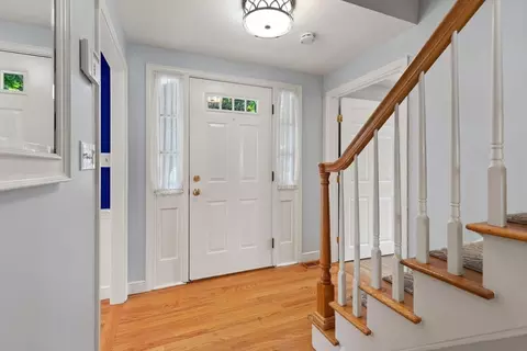 Entry Way - 17 Collins Ave, Reading, MA 01867 photo 2 of 7