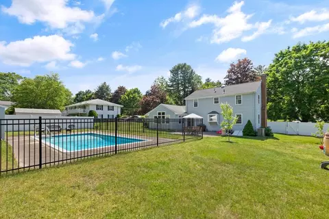 Exterior - 17 Collins Ave, Reading, MA 01867 photo 6 of 8