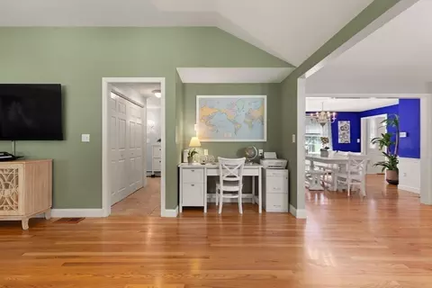 Entry Way - 17 Collins Ave, Reading, MA 01867 photo 6 of 7