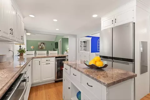 Kitchen - 17 Collins Ave, Reading, MA 01867 photo 3 of 4
