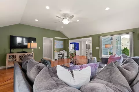 Living - 17 Collins Ave, Reading, MA 01867 photo 3 of 4