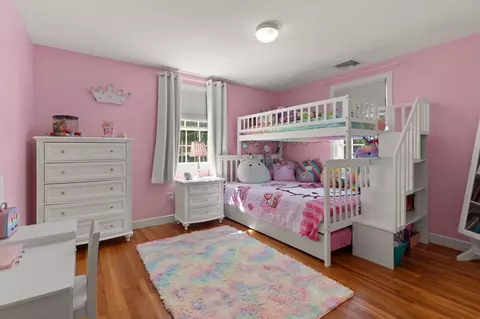 Bedroom - 17 Collins Ave, Reading, MA 01867 photo 4 of 6