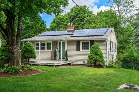 4 Scenic Dr, Worcester, MA 01602