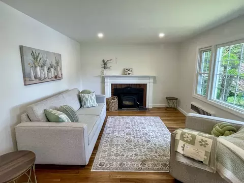 19 Robinwood Dr, Canton, MA 02021 photo 4