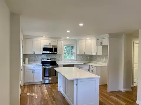 19 Robinwood Dr, Canton, MA 02021 photo 2