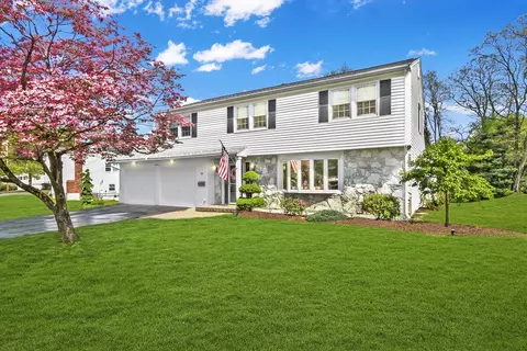 18 Bacon Rd, Framingham, MA 01701