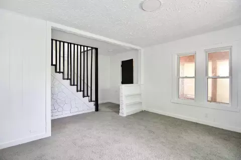 Living - 19 Greene Pl, Springfield, MA 01109 photo 4 of 6