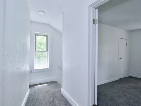 Entry Way - 19 Greene Pl, Springfield, MA 01109 photo 2 of 2