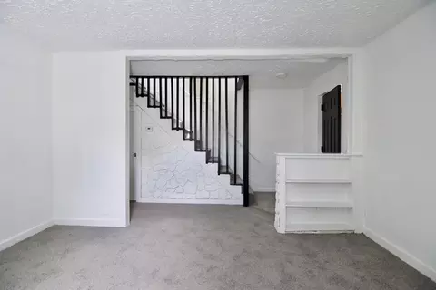 Living - 19 Greene Pl, Springfield, MA 01109 photo 3 of 6