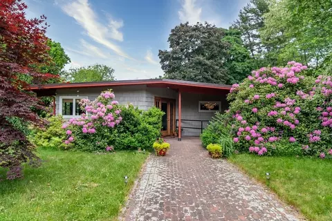 32 Hartford St, Natick, MA 01760