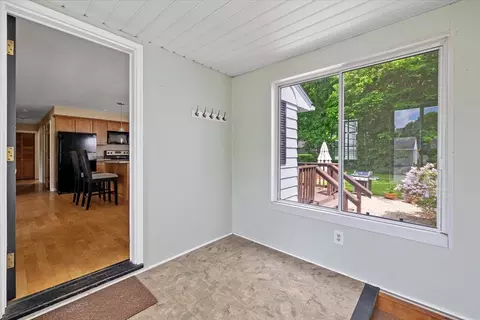 45 Douglas Rd, Gardner, MA 01440 photo 4