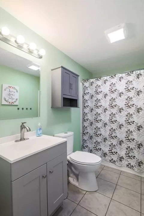 Bath - 8 Paris Ave # -B, Worcester, MA 01603 photo 3 of 5