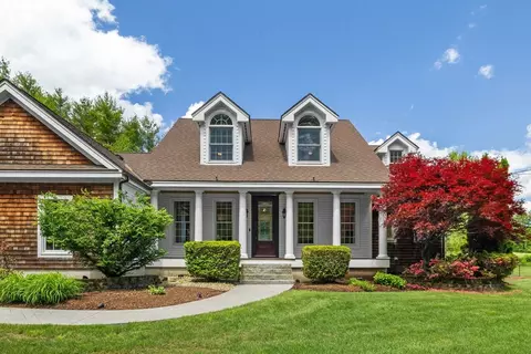 46 N Shore Rd, Derry, NH 03038