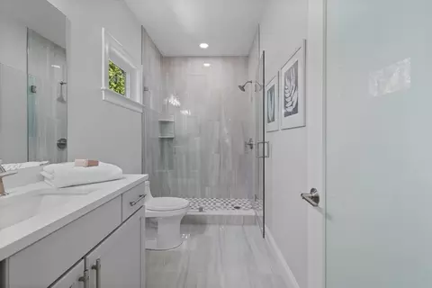 Bath - 103 Wayne Rd, Needham, MA 02494 photo 2 of 3