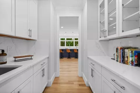 Entry Way - 103 Wayne Rd, Needham, MA 02494 photo 4 of 5