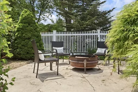 Exterior - 11 Boundary Stone Rd, Sutton, MA 01590 photo 5 of 7