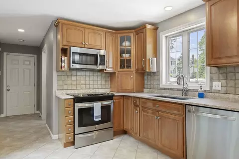 Kitchen - 11 Boundary Stone Rd, Sutton, MA 01590 photo 2 of 4