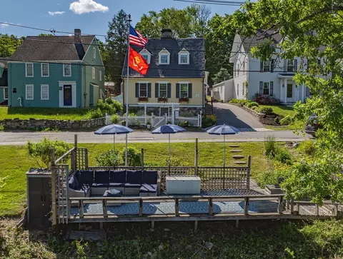364 Main St, Groveland, MA 01834